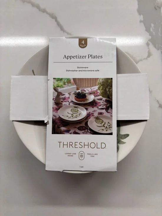 NWT Plate Set - Picture 1 of 2